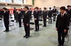 新入生４１人が技術の習得を誓った入学式
