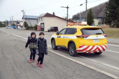 登下校時の子どもたちを見守る石橋建設の巡回パトロール