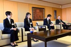 ＪＩＣＡ協力隊３人が抱負　西川さん、岡本さん、岩田さん 9