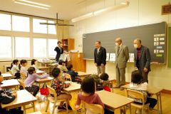 足寄ロータリークラブが新小学生に防犯ブザー寄贈 2