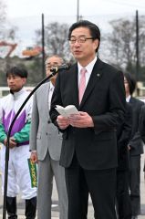 主催者あいさつを行う米沢則寿市長（１９日、須貝拓也撮影）