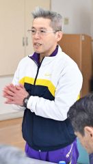 あいさつをする小椋則幸副会長