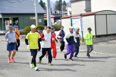 自由が丘福祉センターを出発した参加者