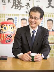 穏やかな表情を浮かべて、選挙戦を振り返る田中さん（２２日午前９時ごろ、広尾町内の後援会事務所、石原秀樹通信員撮影）