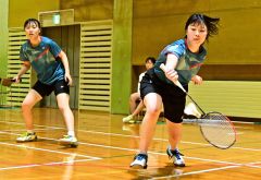 石原・及川組（帯大谷）女子１部複頂点、男子は小川・和賀組（同）制す　全十勝高校春季バドミントン 2