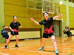 石原・及川組（帯大谷）女子１部複頂点、男子は小川・和賀組（同）制す　全十勝高校春季バドミントン 7