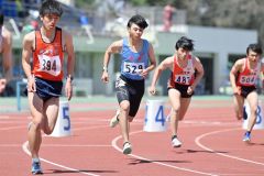 【男子８００メートル】スタートを切る帯柏葉高の山田和生（右から３人目）