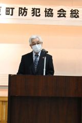 あいさつする川上会長