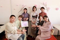 着物で来場者をもてなした出店者
