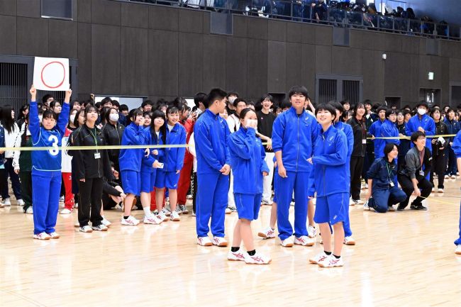 伝統の熱闘は三条勝利　三柏戦で１６００人が交流