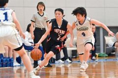 【女子決勝・帯大谷―帯南商】帯大谷の藤川凛（黒いユニホーム）