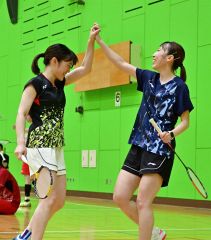 長谷川・菅原組女子１部Ｖ、男子同は庄司・長船組制す　春季勝毎杯全十勝社会人バドミントン複大会 4