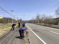 小川建設工業が足寄町芽登の市街地などで清掃奉仕 2