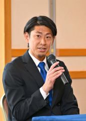 今季のＪＦＬ昇格に挑む強い気持ちを語る長野聡監督