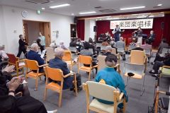 楽団楽唱ｉｋａｊｉが養護老人ホーム信楽苑で慰問演奏～こぼれ話 2
