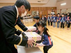 「火遊びしません」幼年消防クラブが入団式　広尾