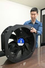 菱中産業で取り扱っているドイツ製の牛舎用ファン。昨年の猛暑を受け、問い合わせが多い