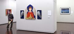 絵画や写真などが展示されている会場（２日午前１０時１５分ごろ、帯広市民ギャラリー）