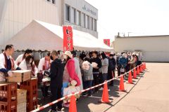 ヒレは１５分で完売の人気ぶり　池田町和牛生産改良組合あか牛部会の販売会 3