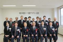 入校式に出席した入校生と来賓