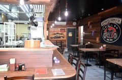 シックな内装の店内