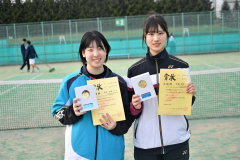 女子準優勝の（右から）斎藤陽色と前多妃南（帯三条）
