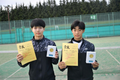 男子３位の（右から）古川琉慎と中村歩夢（帯農）