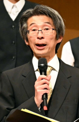 制作した曲について解説する川崎さん