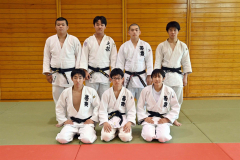 個人戦の優勝者。前列右から女子の岡田美里、６０キロ級の白木玲雄、６６キロ級の前島凉誠、後列右から７３キロ級の大城源志、８１キロ級の高松悠稀、９０キロ級の伊藤大輝、９０キロ超級の大和田晃希