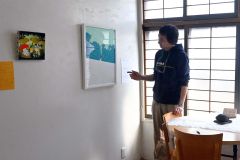 作品を紹介する小寺さん