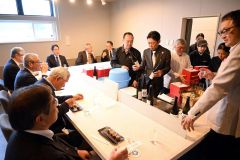 「世界のミクニ」と日本酒で4周年祝う 碧雲蔵 3