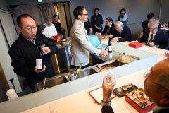 「世界のミクニ」と日本酒で4周年祝う 碧雲蔵 4