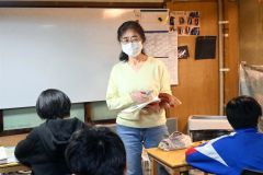 夕方からは、更別の子どもたちに英語や数学を教える浅海さん