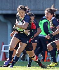 リオ五輪アジア予選東京大会の中国戦で、選手として活躍する桑井亜乃さん(左、2015年)