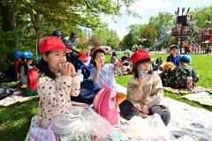 遠足シーズンスタート！　弁当広げて笑顔あふれる
