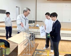 将来の道真剣に　本別高校と池田高校生対象の進路フェア　本別 7