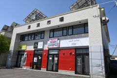 とかち製菓アウトレット清流店の店舗（左から２軒目）