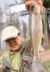 腹ペコ？ニジマス即ヒット　然別川～つりびと