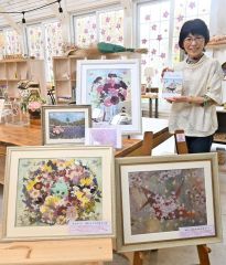 押し花インストラクター舟山さん　３０年節目の押し花展　十勝ヒルズショップ内で　２７日まで 2
