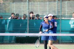 試合中も「楽しくやろう」と声かけする左から中野・横地