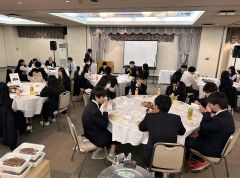 懇親会で交流を深める参加者ら（帯広北ＲＣ提供）