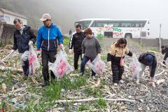 約１８０人が参加した広尾町の「ふるさとクリーン作戦」
