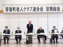 あいさつする矢野会長（中央）
