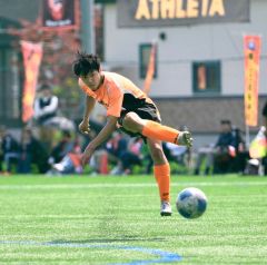 【第５節・帯北高―ＶＩＴＡ　Ｕ１８】積極的にゴールを狙う帯北高の（２０）ＤＦ吉田亘希