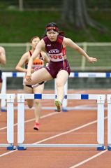 【女子４００メートル障害】１分１１秒１８で優勝した山田咲矢花（帯三条）