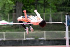 【男子走り高跳び】１メートル８０を跳び優勝した坂本頼武（白樺学園）