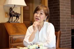 帯広の暮らしや絵本づくりへの思いを語るきたやまさん
