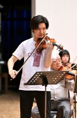 帯広交響楽団とのリハーサルに臨む成田さん