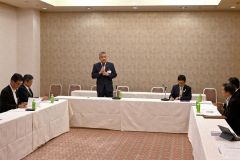国立公園化に向けた取り組みを確認した総会の出席者