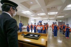 防火誓いを新たにした少年消防クラブの児童